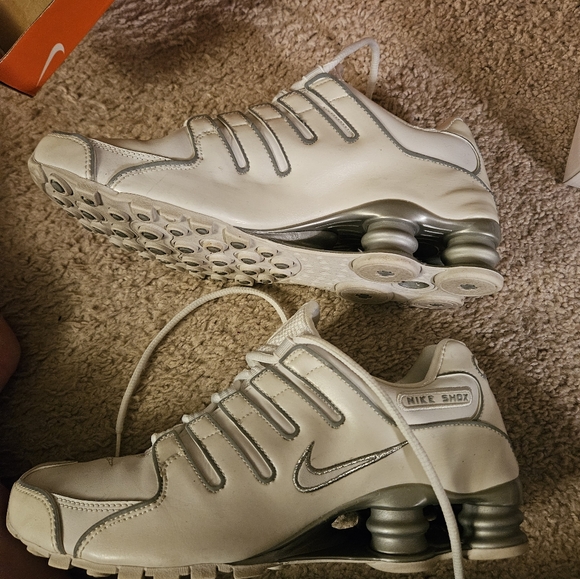 Nike Shox - Picture 2 of 3